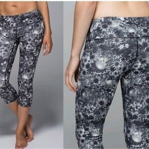 Lululemon Flowabunga crop legging